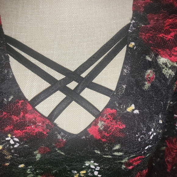 Almost Famous lace top - Picture 2 of 4